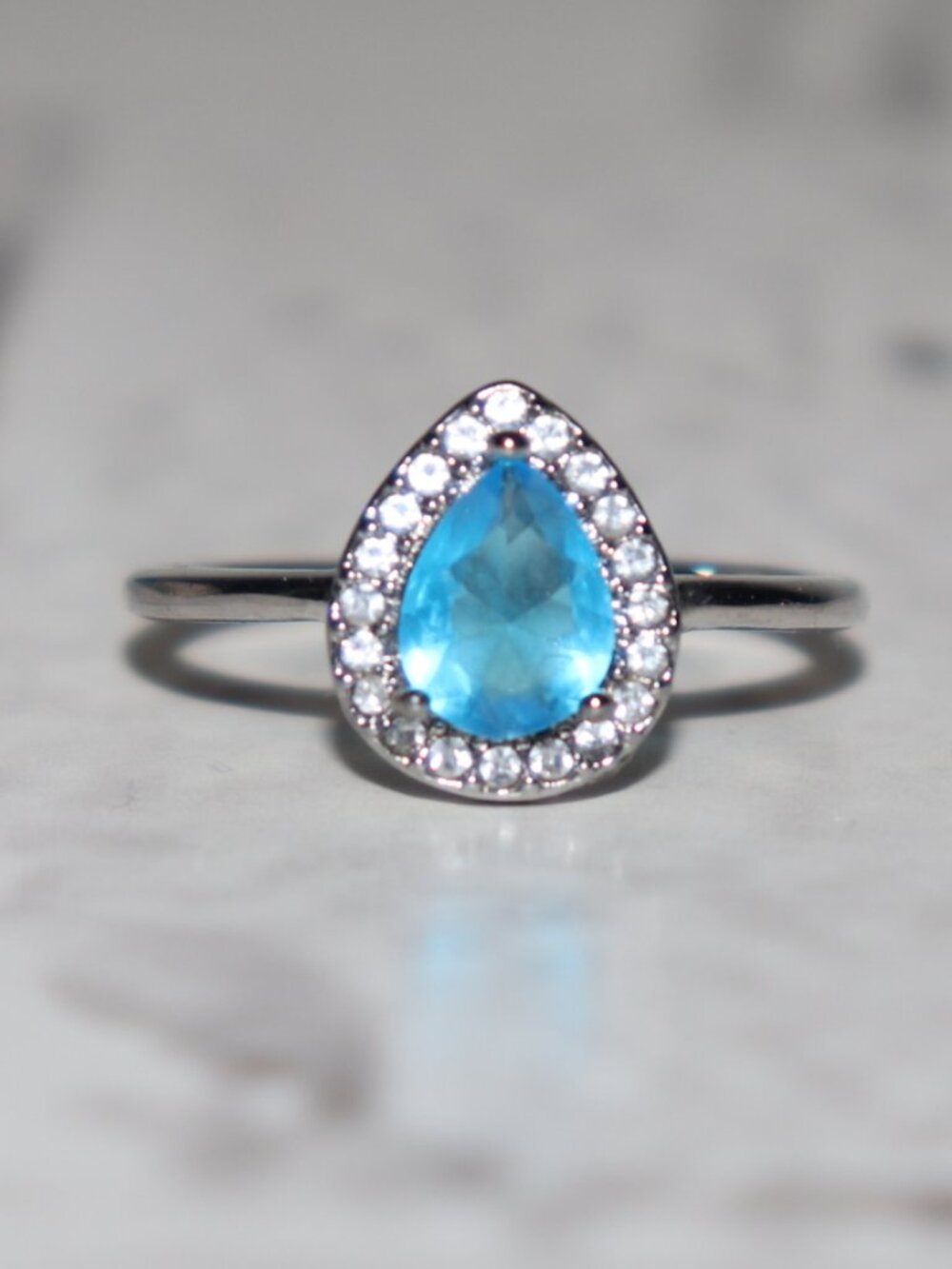 💙✨ Silver Teardrop Blue Halo Ring · Size 9 Blue pear‑cut stone · Clear halo